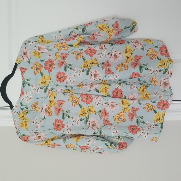 West Kei floral blouse - Picture 2 of 6